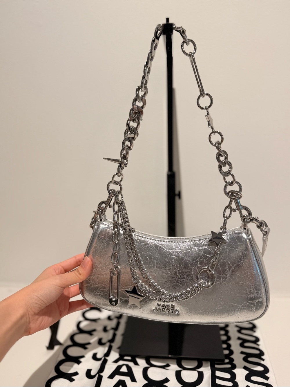 NWT Marc Jacobs crinkle shoulder bag with chain charm- silver (LAST ONE!) - Picture 4 of 10